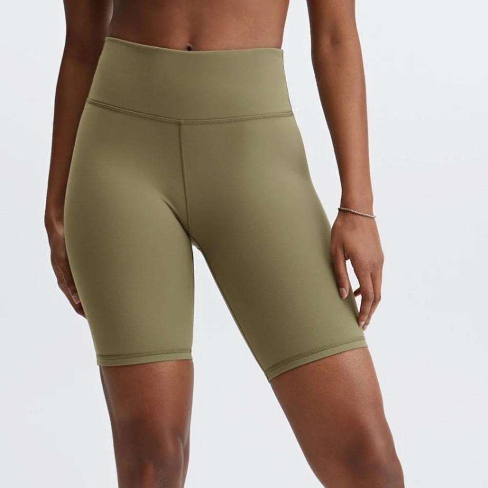 Fabletics Define PowerHold® High-Waisted 9'' Short Size L